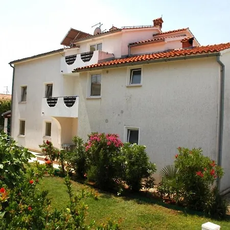 Apartment In With Balcony, Wifi 819-3 Porec